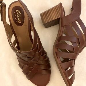 NWOT Clarks Brown Leather Sandals with Woven Design